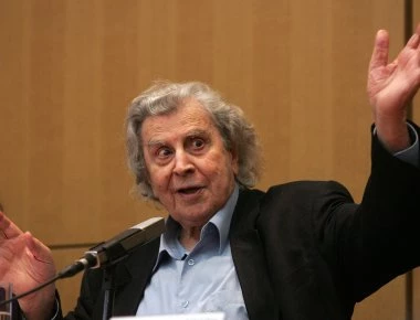 Μίκης Θεοδωράκης: «Εκποιείται ο πολιτιστικός μας πλούτος- Έχουμε εκχωρήσει την εθνική μας αυτοτέλεια»